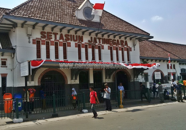 Stasiun Jatinegara Sejarah Panjang di Timur Jakarta 