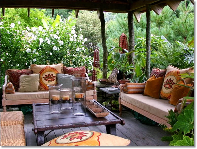 Stylish and Small Deck Decorating Ideas