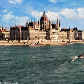 Budapest Il Parlamento dal Fiume