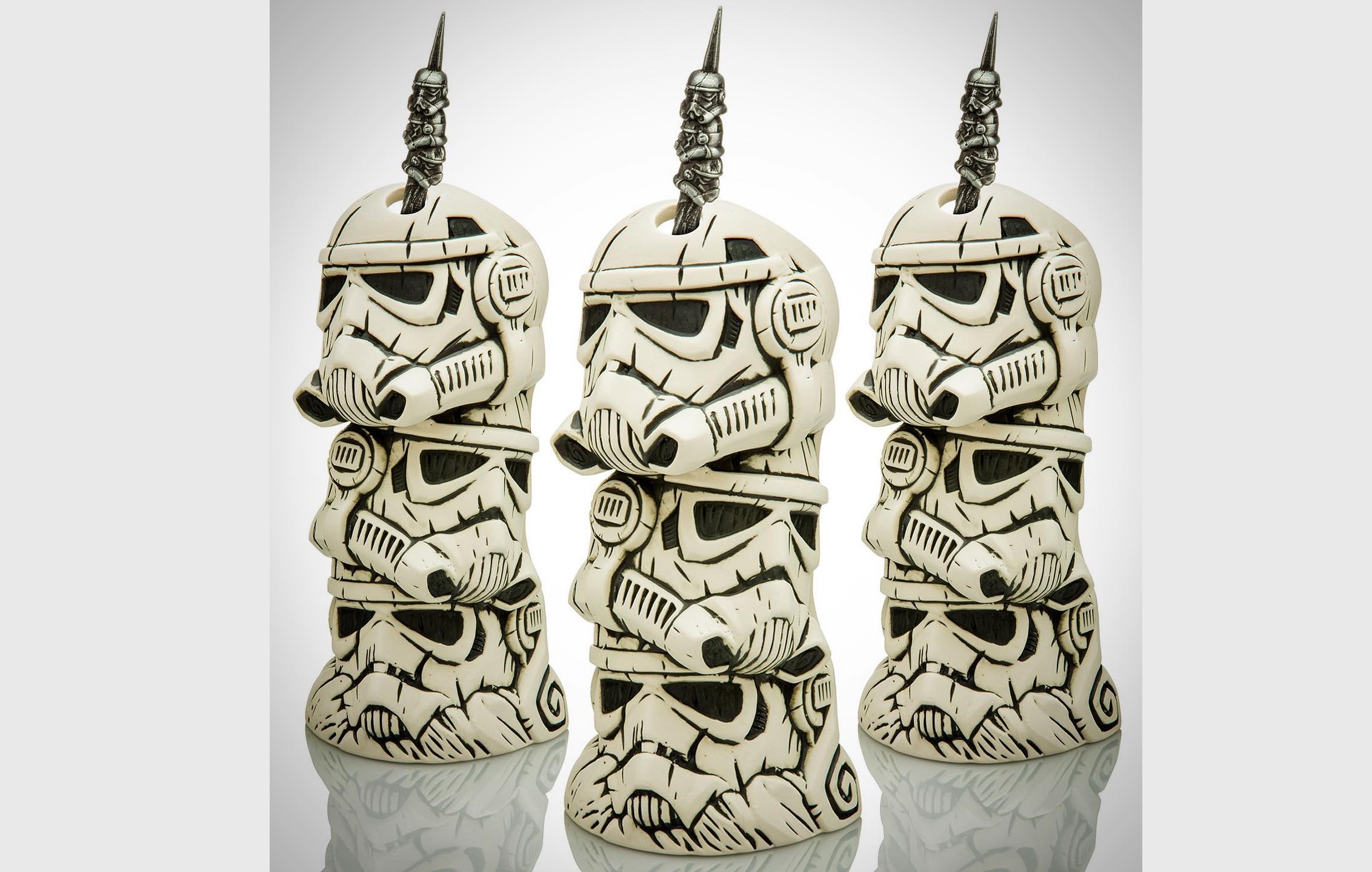 Star Wars Storm Trooper Side View Helmet Inspired 25 OZ Hand-made Etched  Beer Mug Glass Stein