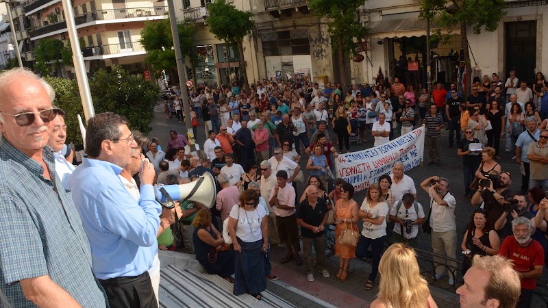 Αναβλήθηκε η δίκη του δημάρχου Πάτρας - Μαζική συγκέντρωση αλληλεγγύης από εργατικά σωματεία [902.gr]