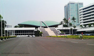 Gedung DPR/MPR Indonesia_tempatpaten