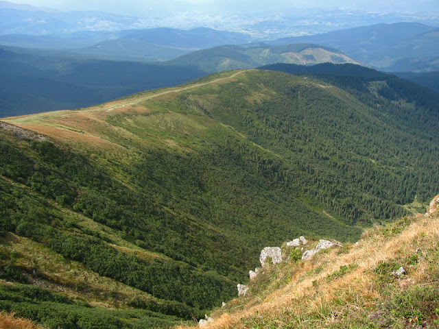 спуск по хребту