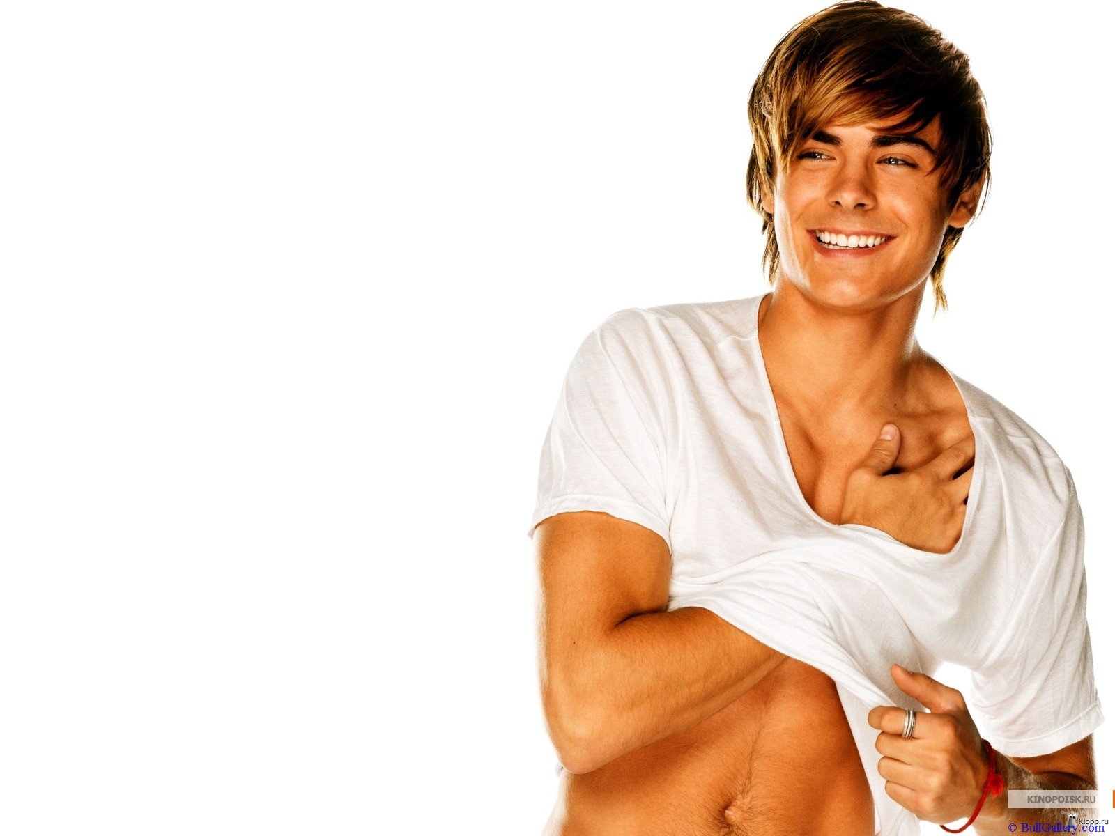 efron macho body picture this is an appropriate zac efron wallpapers ...