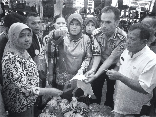 Sidak di Pasar Padang Alai, Forkompinca V Koto Timur Dipimpin Langsung Camat Arlis, Temukan Tiga Bra Berbakteri