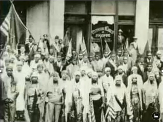 closeup picture of moors at 1929 annual convention with moorish and american flag position in view