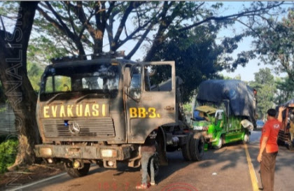 Tabrakan Dua Truk Di Nganjuk,Satu Korban Luka- Luka