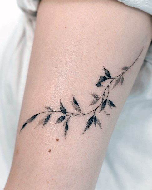 80 tatuagens de folhas para as mulheres que amam a natureza