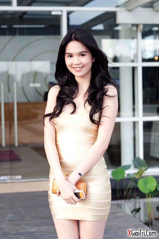 Váy bó sát mông Ngọc Trinh