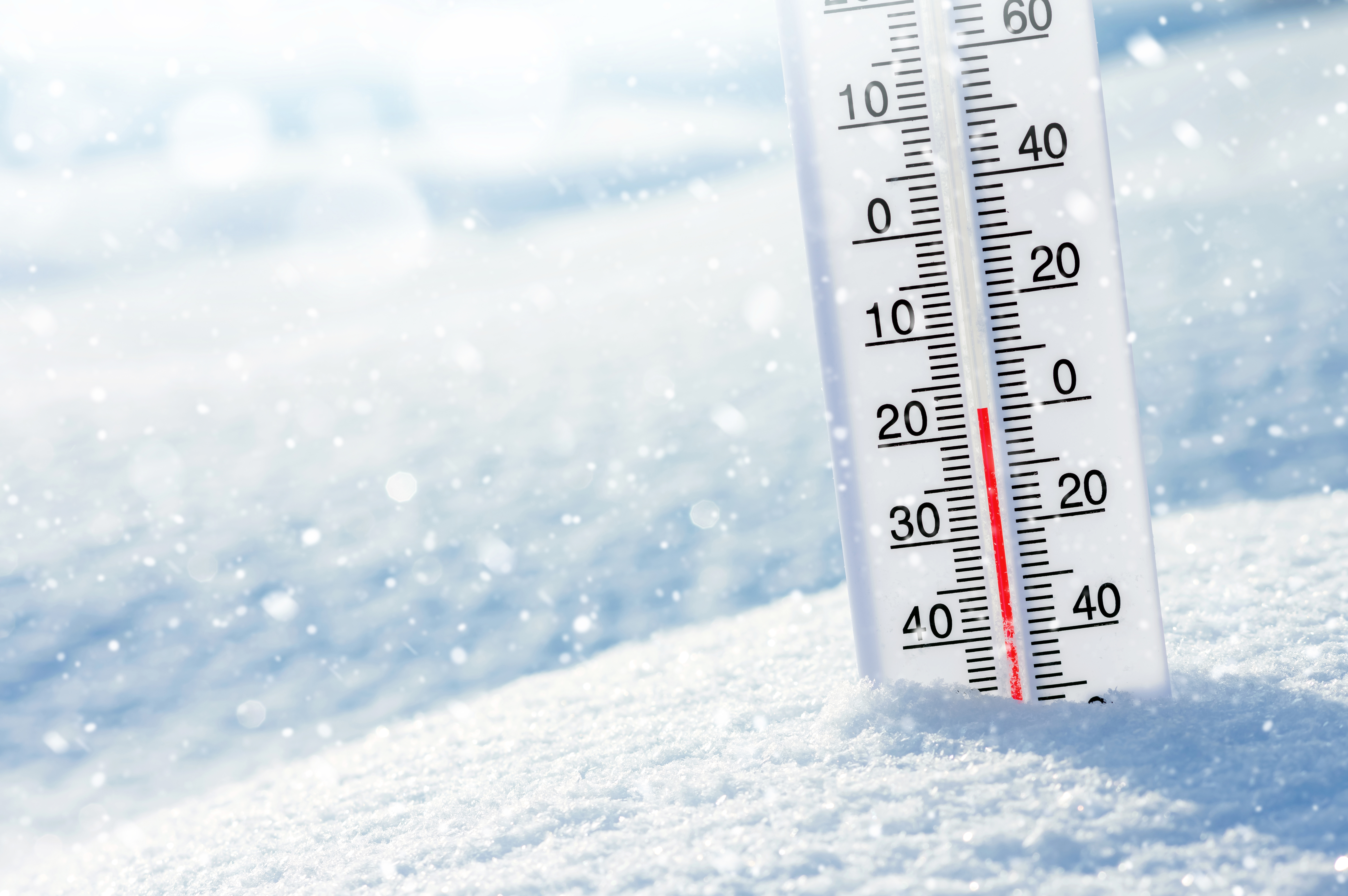 Резкое повышение температуры воздуха. Термометр в снегу. Градусник зимой. Градусник в снегу. Термометр зимой.