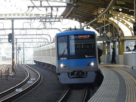 1本だけの4000形の各駅停車 相模大野行き