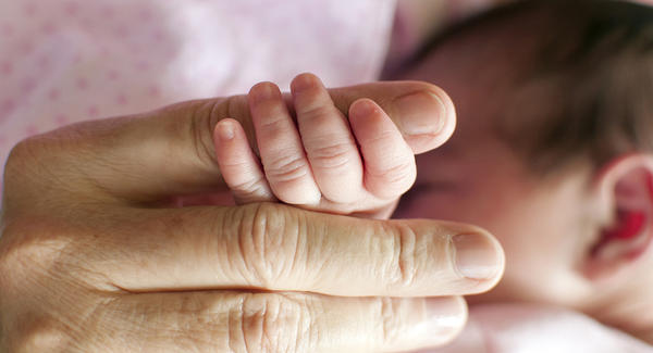 Mujer deja abandonada en hospital de SFM una niña recién nacida