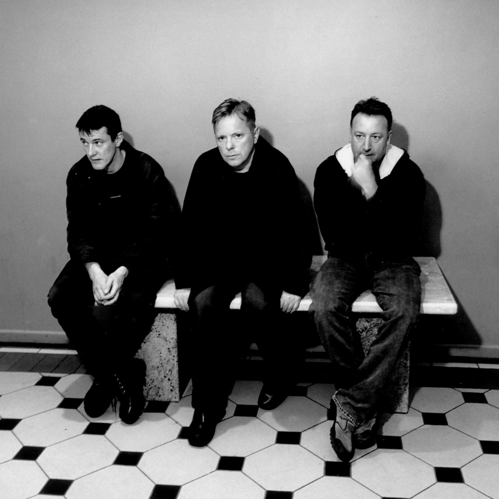 New Order revive o passado na inédita ‘Restless’ do álbum ‘Music Complete’