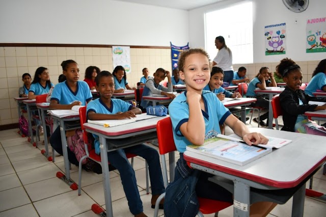 Prefeitura de Alagoinhas entrega escola requalificada 