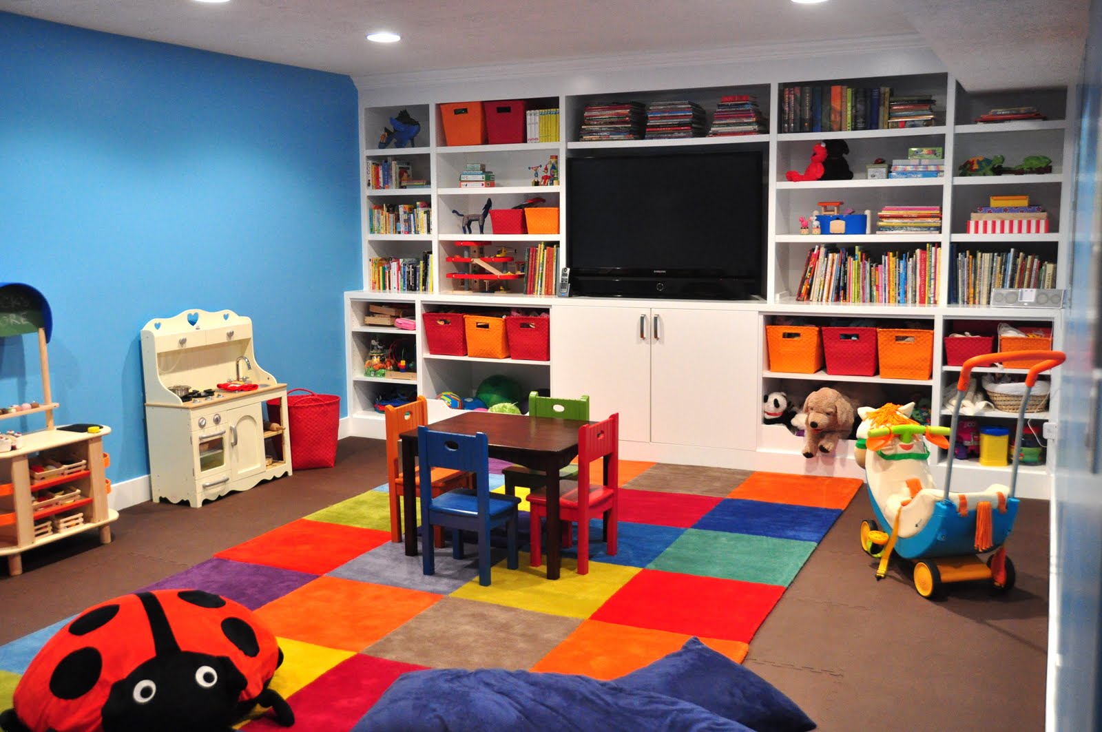 little playhouse was built under the stairwell.