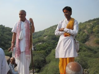 Dina Bandhu and the local priest at Badarikashram