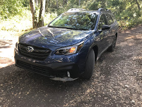 Front 3/4 view of 2020 Subaru Outback