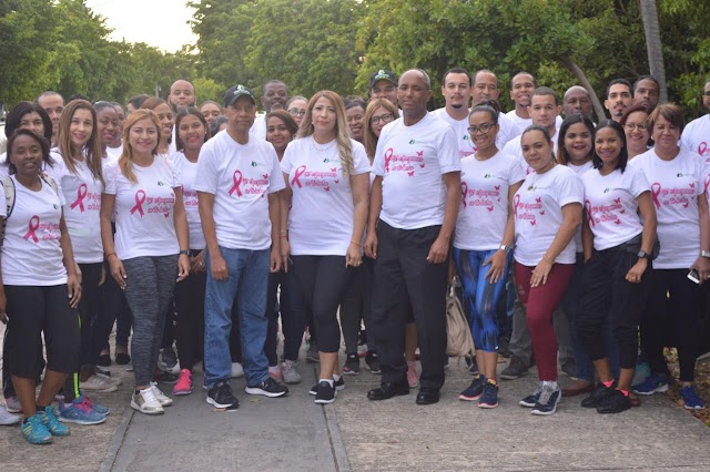 COOPSEGUROS realiza caminata a favor de la lucha contra el cáncer de mama