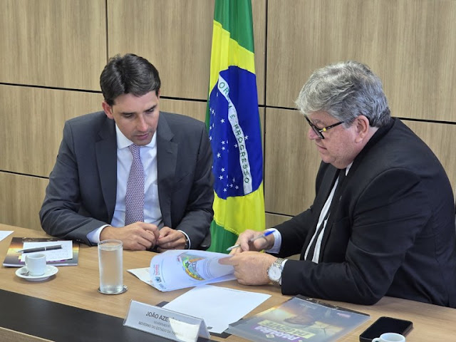 João Azevêdo solicita a ministro novos investimentos para o Porto de Cabedelo, incluindo exportação de automóveis