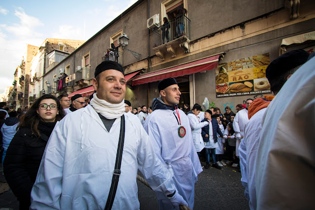 Festa di Sant'Agata a Catania-Giro esterno-Processione dei fedeli devoti