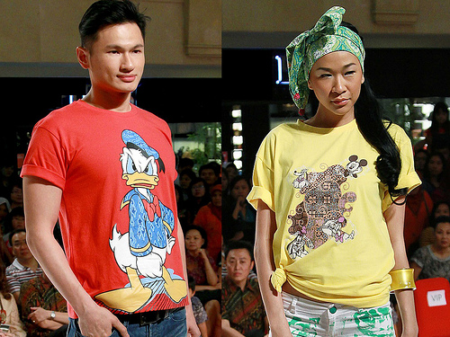 T-shirt batik Disney