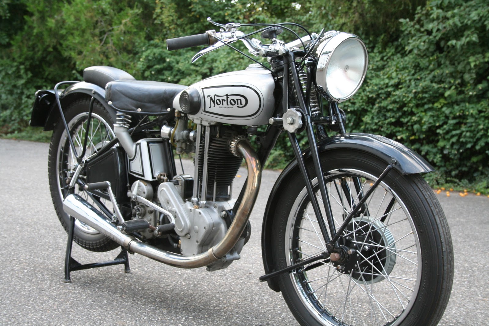 Vintage Norton Motorcycles: Peter's Model 19 Norton