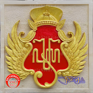 logo KERATON Jogja berbentuk timbul, bahan batu alam paras jogja