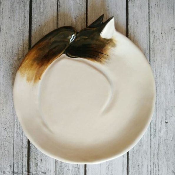 Plates In The Shape Of Cats By Ceramic Artist Taniko Ga