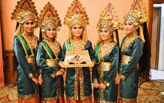 Tarian Tradisional Sumatera Utara Tari Persembahan