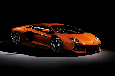 Lamborghini-Aventador-Side