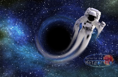 astronauta sendo sugado por buraco negro - buraco de minhoca? 