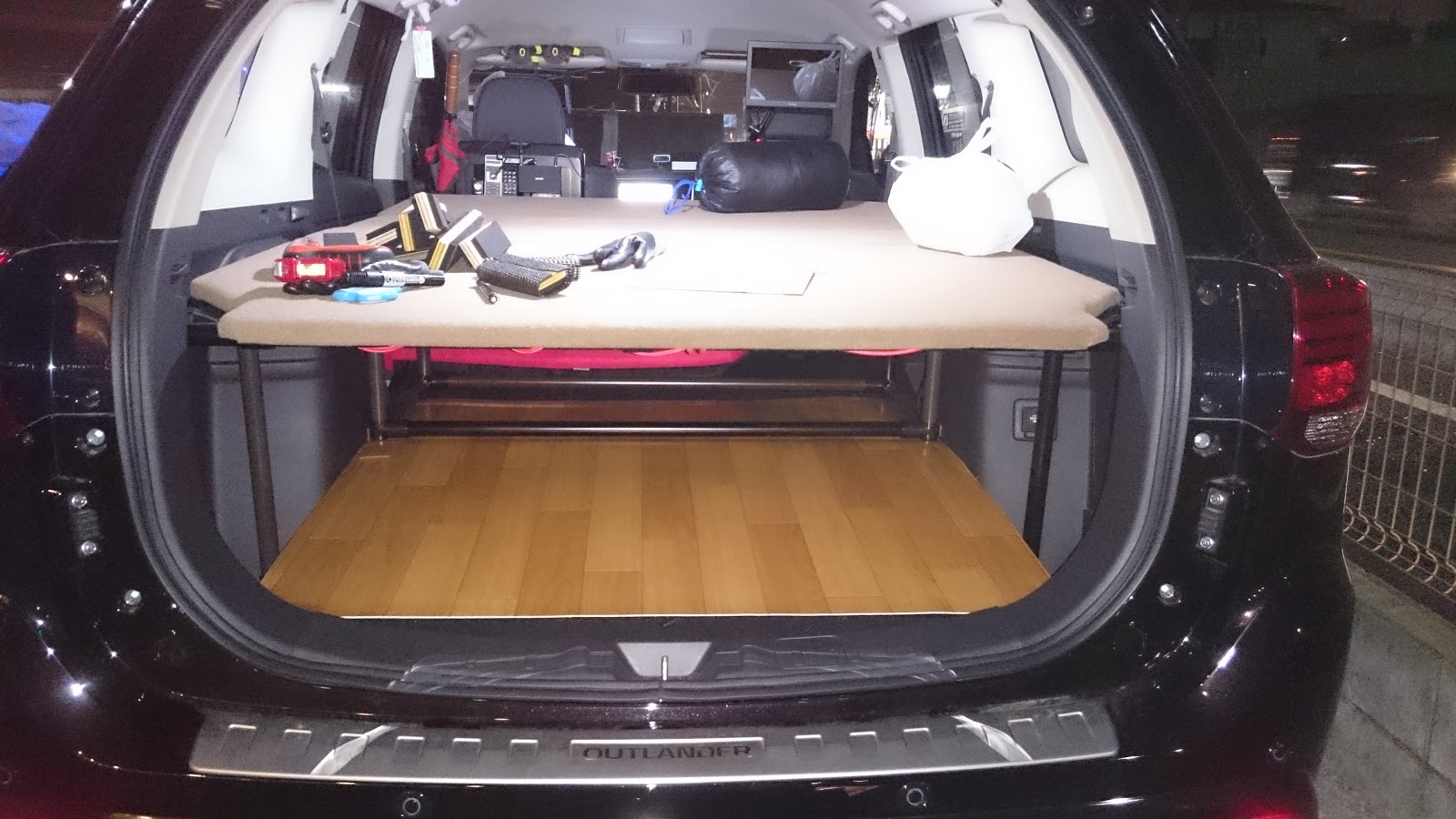 Guymがポチッた アウトランダーphev用車中泊ベッドを改造した