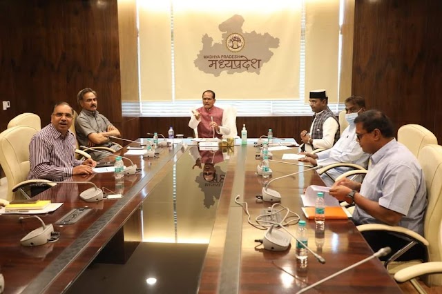 कोरोना की समीक्षा बैठक: मध्यप्रदेश के CM शिवराज सिंह ने अस्पतालों में व्यवस्थाए सुनिश्चित रखने को कहा 
