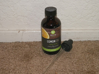 La_Lune_Naturals_Lemon_Oil.jpg