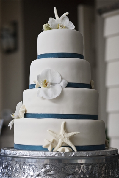 Beautiful beach wedding cakes