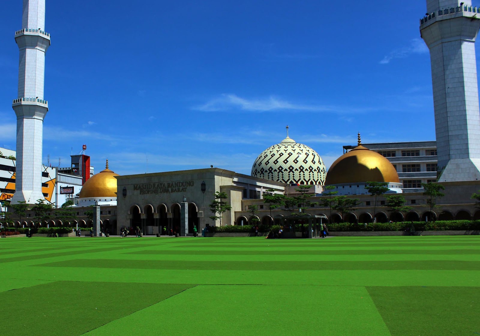  Masjid Raya Bandung 