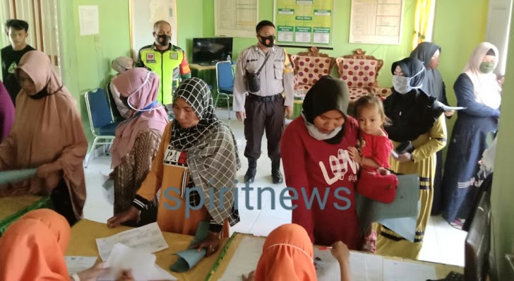 Cegah Covid-19, Bhabinkamtibmas Sanrobone, Imbau Warga Agar Menggunakan Masker