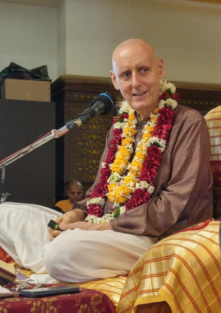 Sankarshan Das Explaining What is Krishna Consciousness to Super Enlivened Hearers in Pune, India