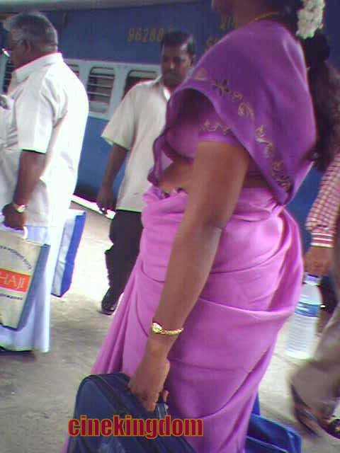 Hot NRI Aunties in Transperant Saree http://rkwebdirectory.com