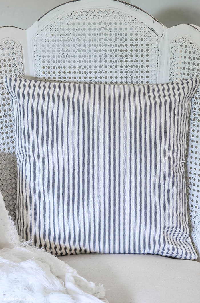 learn how to sew this simple envelope pillow #DIY #sewing #pillow #sewingbasics #andersonandgrant