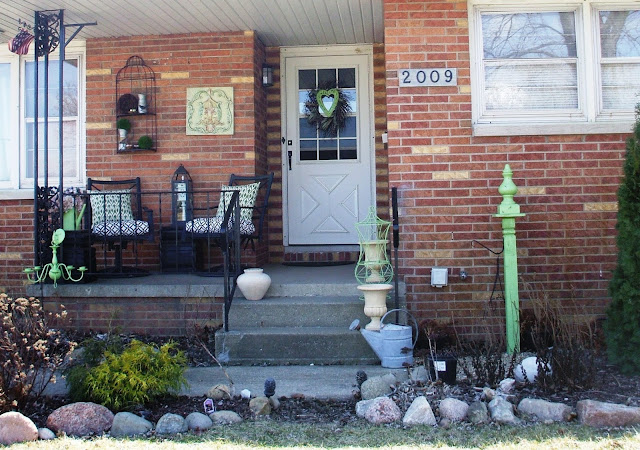 Adding touches of the Spring Season to the Front Porch/