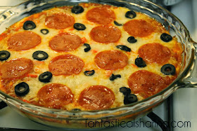 Pizza Dip | Cheesy pizza goodness in dip form - perfect for when you're hosting company! #recipe
