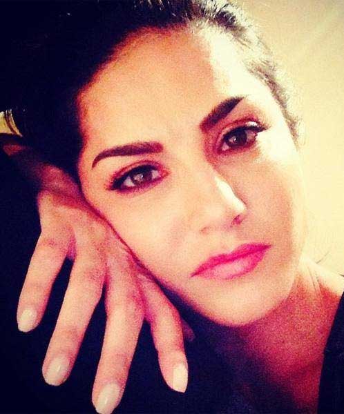 Bollywood Actresses and Their OFF bed early morning look - Sunny Leone