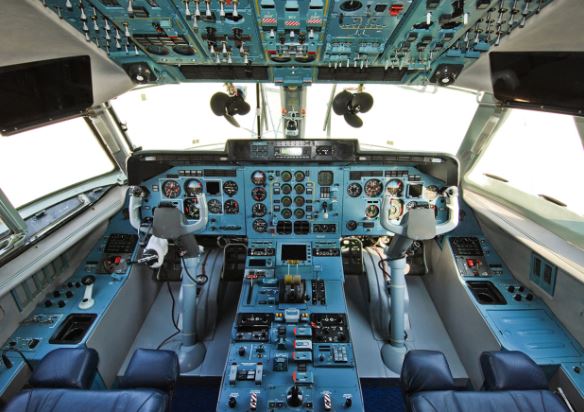 Antonov An-140 cockpit