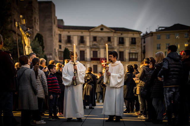 Viernes Santo :: Canon EOS5D MkIII | ISO800 | Canon 50mm | f/2.0 | 1/8s