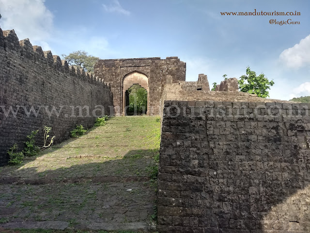 Information about tarapur darwaza mandu