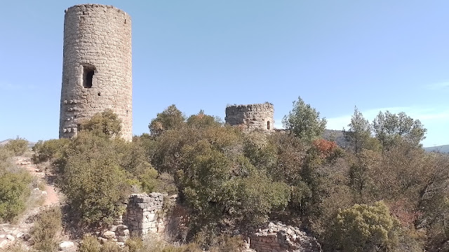 CASTELLS DEL GAIÀ SANTA PERPÈTUA DE GAIÀ-VALLESPINOSA-CASTELL DE SABURELLA-QUEROL, Torre nord i torre central del Castell de Saborella