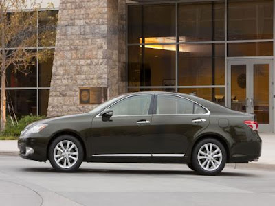 2010 Lexus ES 350 Side View