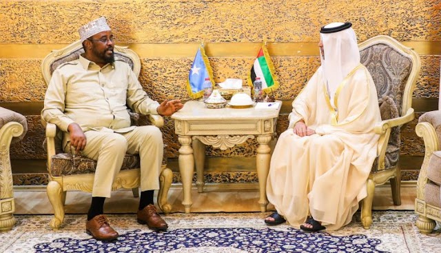 Safiirka Imaaraadka Carabta u fadhiya Soomaaliya oo qaabilay Madaxweynaha Jubaland