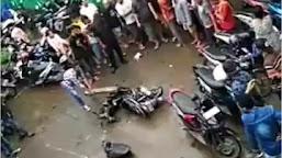 Kepergok Curi Helm dan Kabur, Motor Maling Helm Jadi Bulan-bulanan Mahasiswa